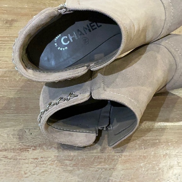 Chanel suede ankle boots - Picture 7 of 8